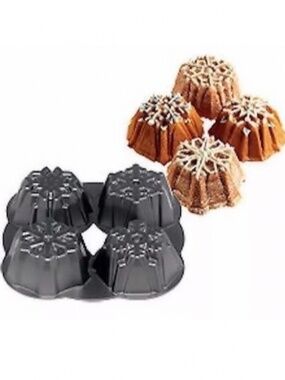 Wilton Heavy-Duty Cast Aluminum Holiday Snowflake Mini Bundt Cake Pan 4 Cavity